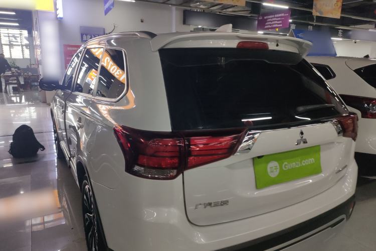 Used Mitsubishi Outlander 2020 2.0L Two-Wheel Drive Enjoyment Version 5 Seats Rear Left 45 Deg