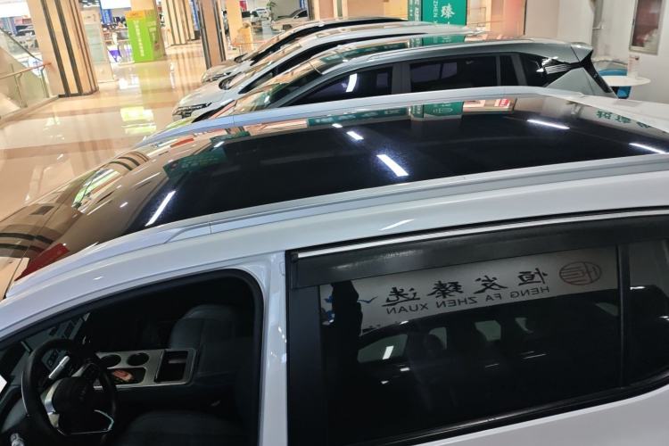 Used AION Y 2022 Plus 70 Smart Edition Roof