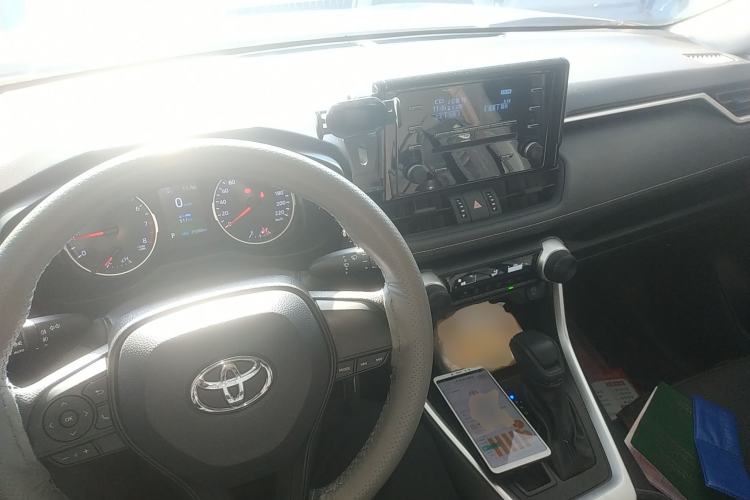 Used Toyota Wildlander 2022 2.0L CVT Two-Wheel Drive Leading Edition Center Console