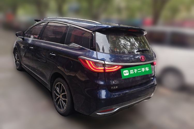 Used BYD Song MAX 2018 1.5T Automatic Smart Connect Elite Model with 6 Seats
