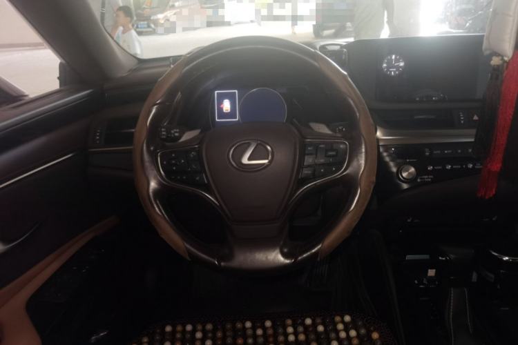 Used Lexus ES 2020 300h Premier Edition