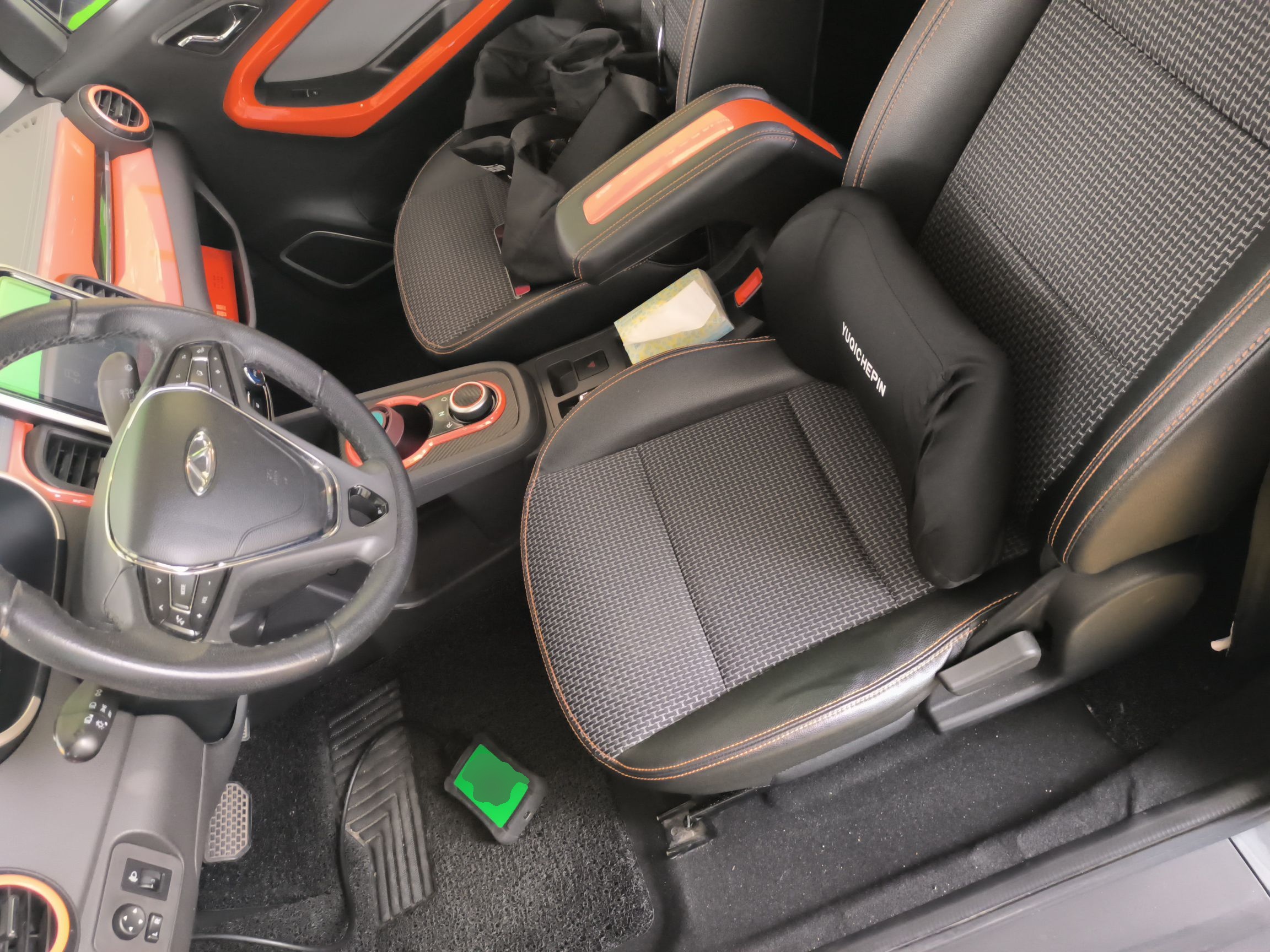 Переднее сиденье в автомобиле