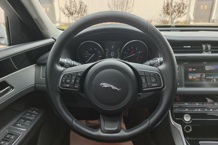 Used Jaguar XF 2016 XF 2.0T Two-Wheel-Drive Luxury Edition
