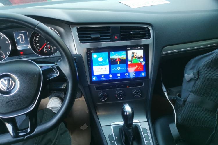 Used Volkswagen Golf 2016 230TSI Automatic Comfort Version Center Console