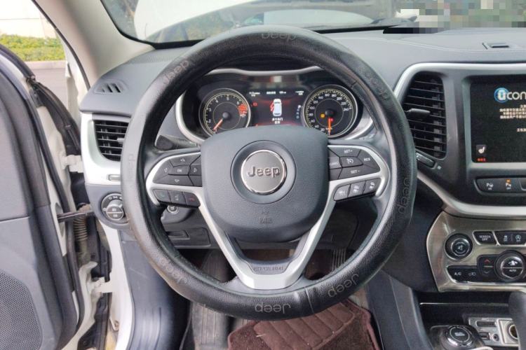 Used Jeep Cherokee 2016 2.4L All-in-One Edition
