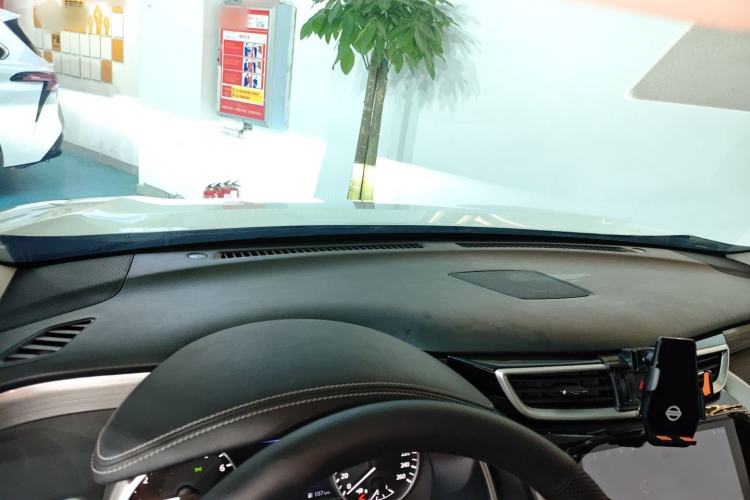 Used Nissan Murano 2021 2.5L XE Two-Wheel Drive Elite Edition Center Console