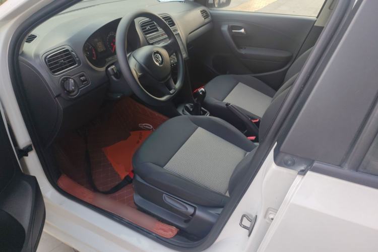 Used Volkswagen Polo 2016 1.4L Manual Fashion Model
