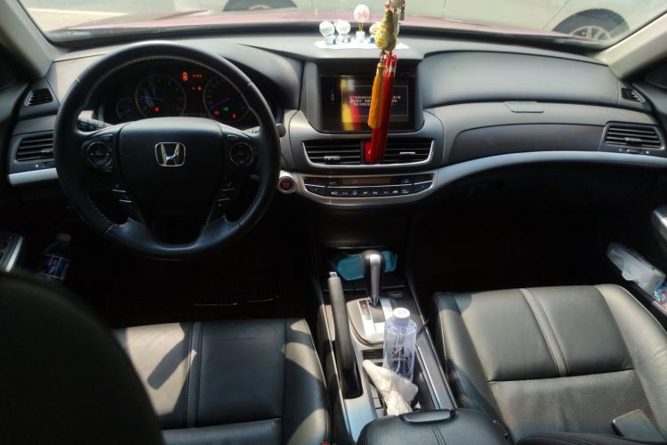 Used Honda Crosstour 2014 2.4L Luxury Edition Center Console