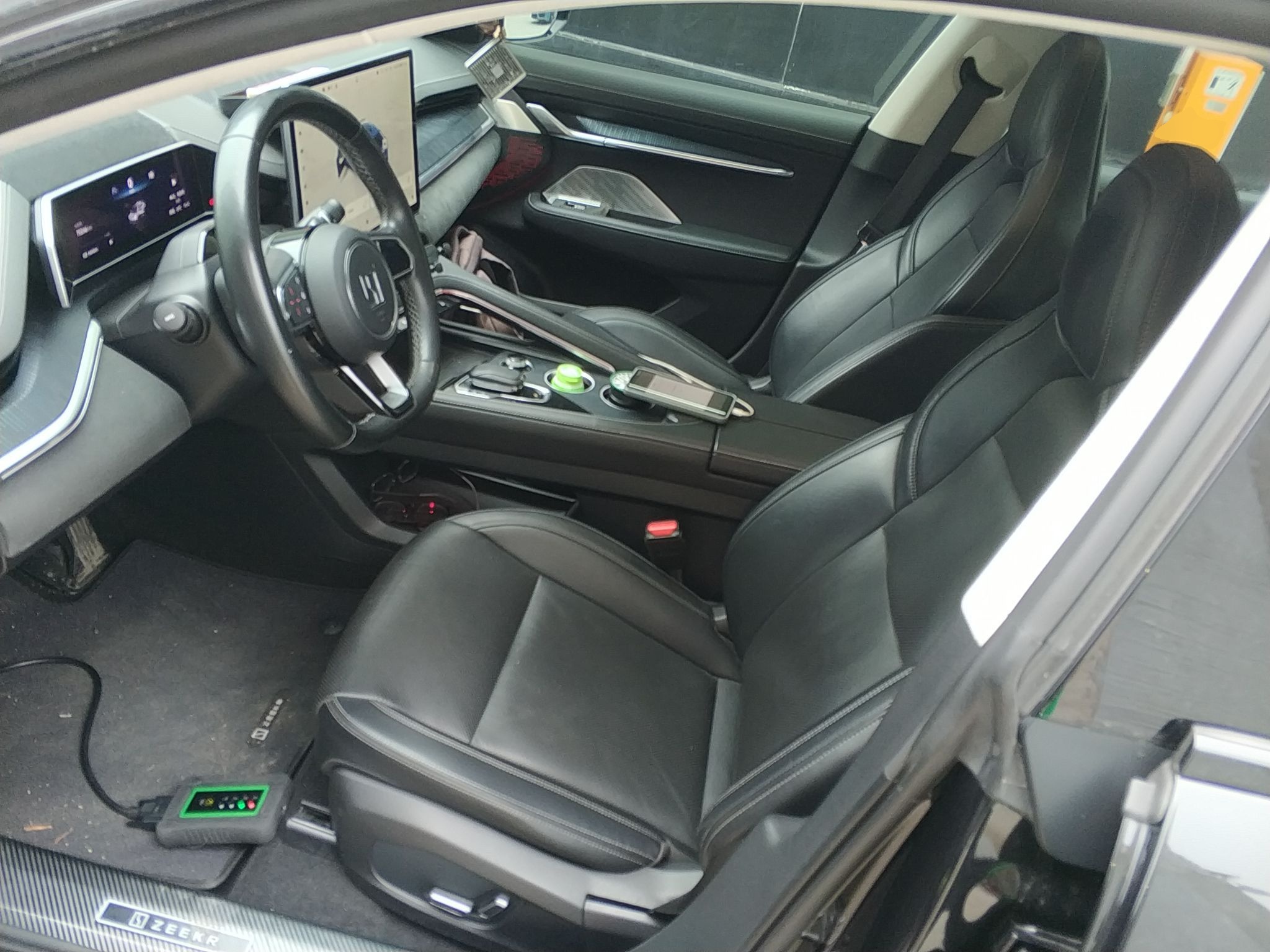 Переднее сиденье в автомобиле