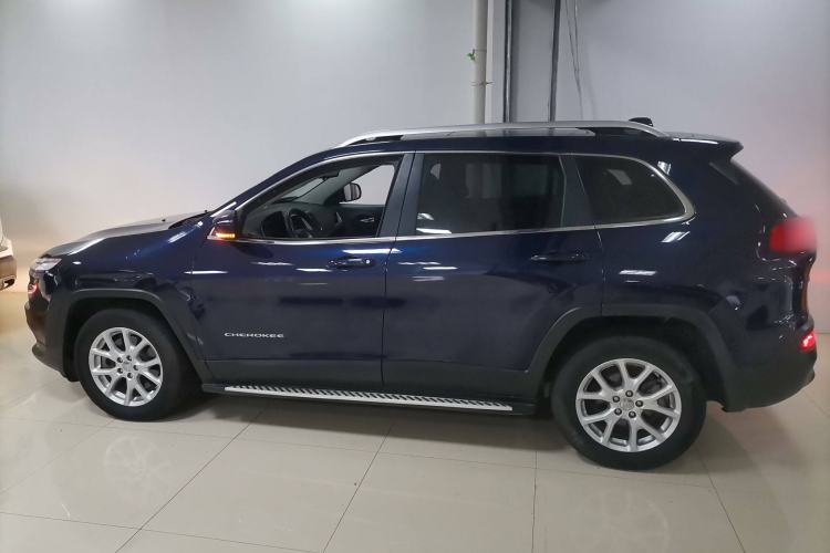 Used Jeep Cherokee 2016 2.0L Superior Edition