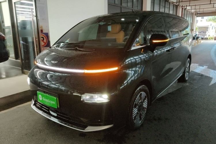 Used Geely Galaxy LEVC L380 2024 140-Degree 6-Seater All-Wheel-Drive Ultra