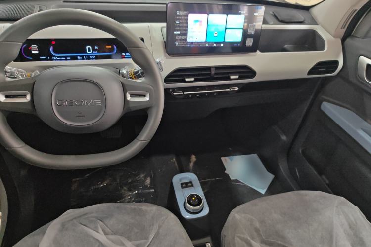 Used Geely Galaxy Panda 2024 Panda Mini 200km Endurance Bear Center Console