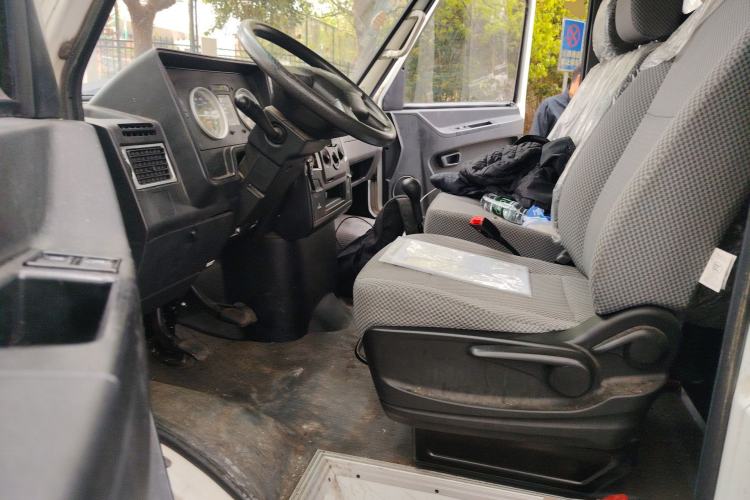 Used Iveco Daily 2021 2.5T V40 2-3 Seater Long Wheelbase Mid-Roof Dual Tires Manual Doors Driver Seat