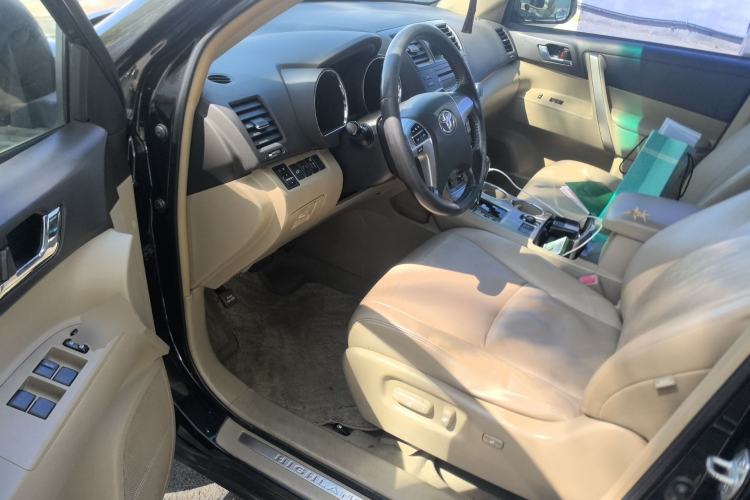 Used Toyota Highlander 2012 2.7L Two-Wheel Drive 5-Seater Sport Edition
