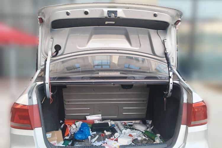 Used Volkswagen Santana 2013 1.6L Automatic Fashion Edition Trunk