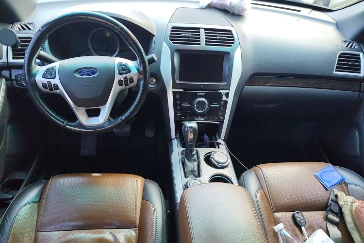 Used Ford Explorer 2013 3.5L Deluxe Model
