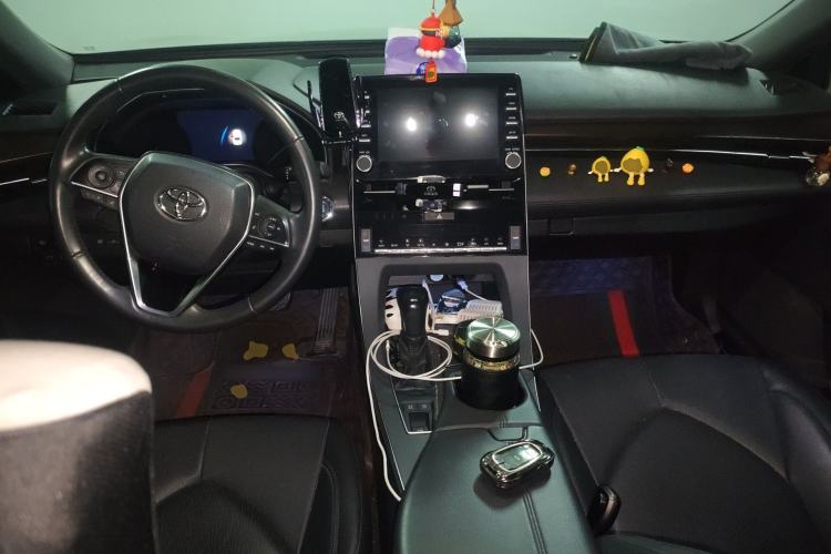 Used Toyota Avalon 2019 2.0L Luxury Edition China VI Standard Center Console