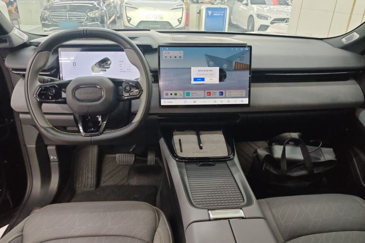 Used Lynk & Co 08 EM-P 2023 120km Long-Range Halo