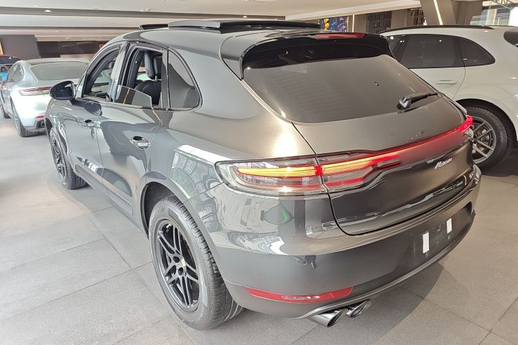 Used Porsche Macan 2018 Macan 2.0T Rear Left 45 Deg