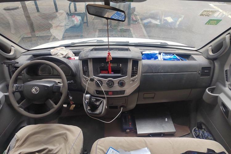 Used Dongfeng Yufeng 2018 2.3T Logistics Vehicle A100 Luxury Edition Short Wheelbase Mid-Roof Design 5–9 Seater
