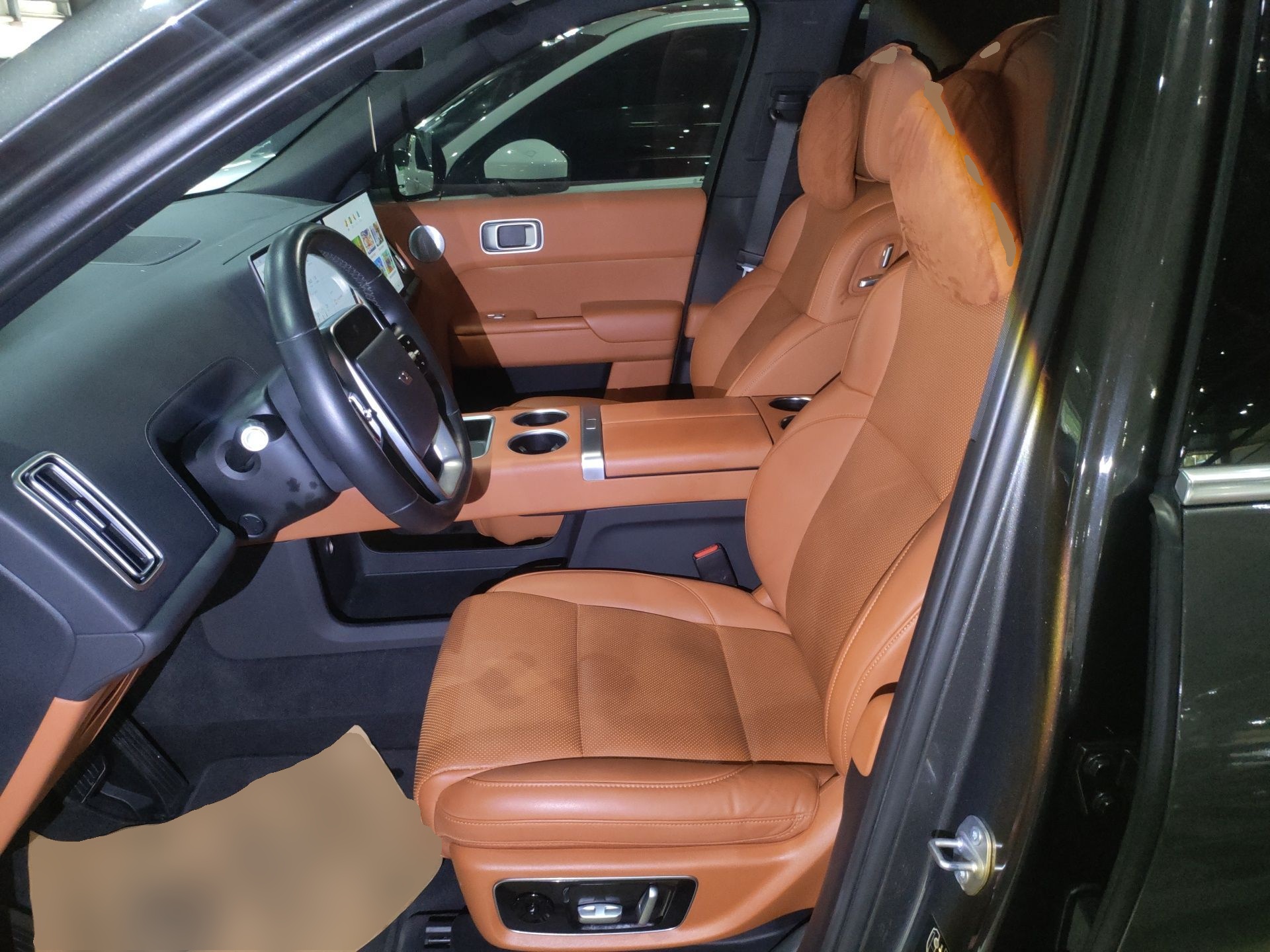 Переднее сиденье в автомобиле