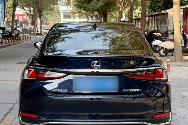 Used Lexus ES 2021 300h Excellence Edition