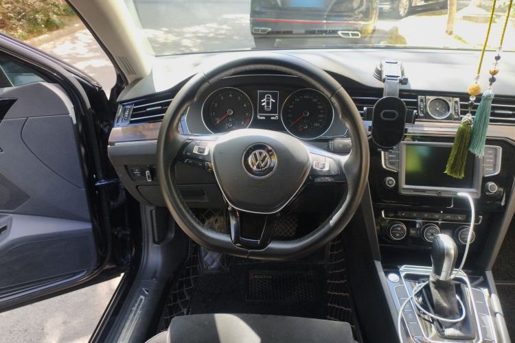 Used Volkswagen Magotan 2017 330TSI DSG Luxury Model
