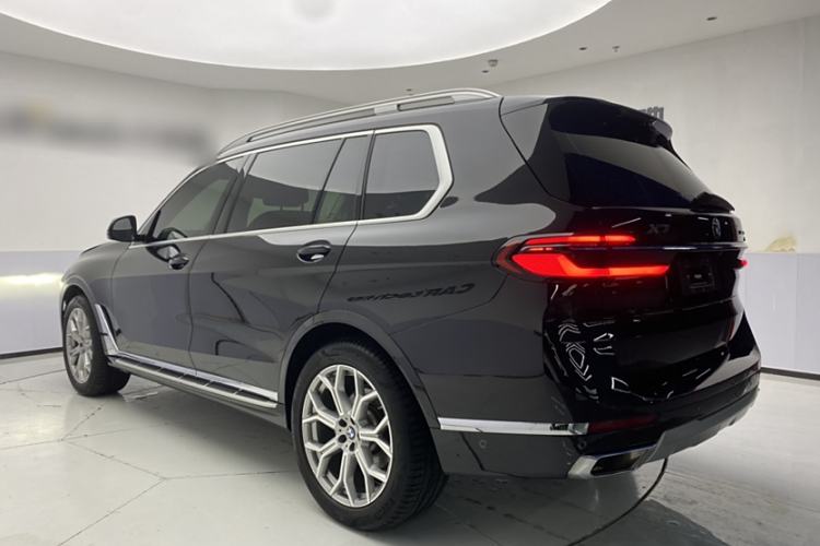 Used BMW X7 2023 xDrive40i Luxury Package with Leading Features