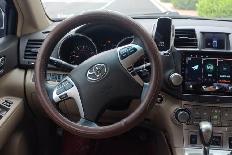 Used Toyota Highlander 2012 2.7L Two-Wheel Drive 7-Seater Luxury Edition Steering Wheel