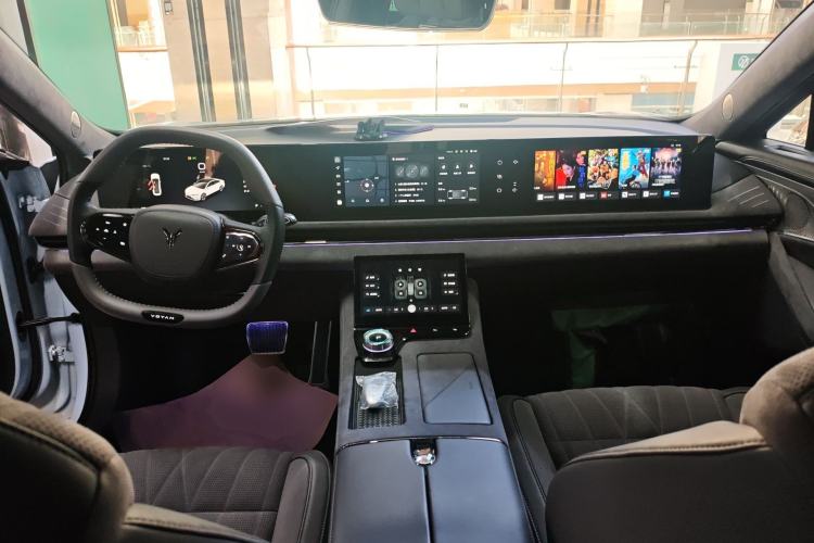 Used VOYAH PASSION 2023 Four-Wheel Drive Flagship Edition Center Console