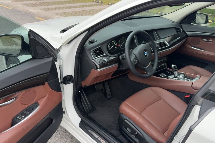 Used BMW 5 Series GT 2014 535i Leading Model
