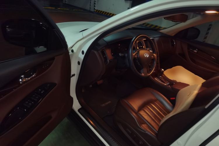 Used Infiniti QX50 2013 2.5L Two-Wheel-Drive Elegant Edition