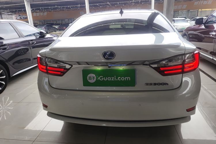 Used Lexus ES 2015 300h Comfort Edition
