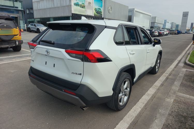 Used Toyota RAV4 2021 2.0L CVT Two-Wheel Drive Fashion PLUS Edition Rear Right 45 Deg