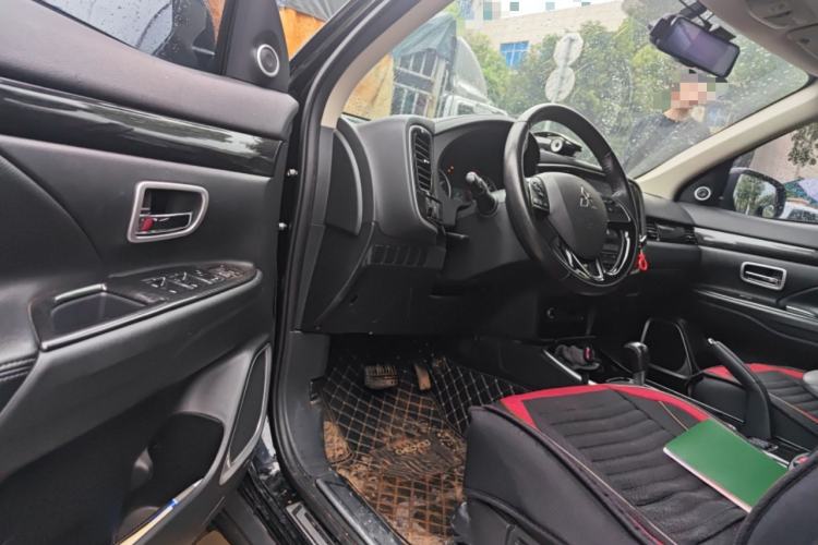 Used Mitsubishi Outlander 2018 2.0L Two-Wheel Drive Glory Edition 5 Seats Driver Seat