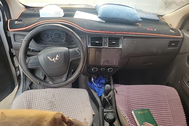 Used Wuling Rongguang V 2016 1.5L Standard Version
