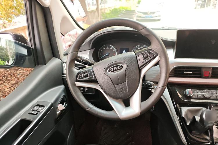 Used JAC Refine M3 2022 PLUS 1.5T 7-Seater Standard Model
