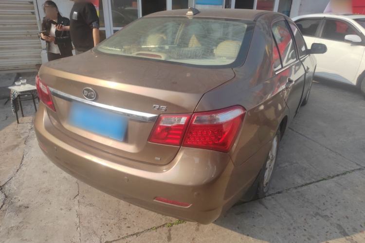 Used BYD G6 2013 2.0L Manual Luxury Version