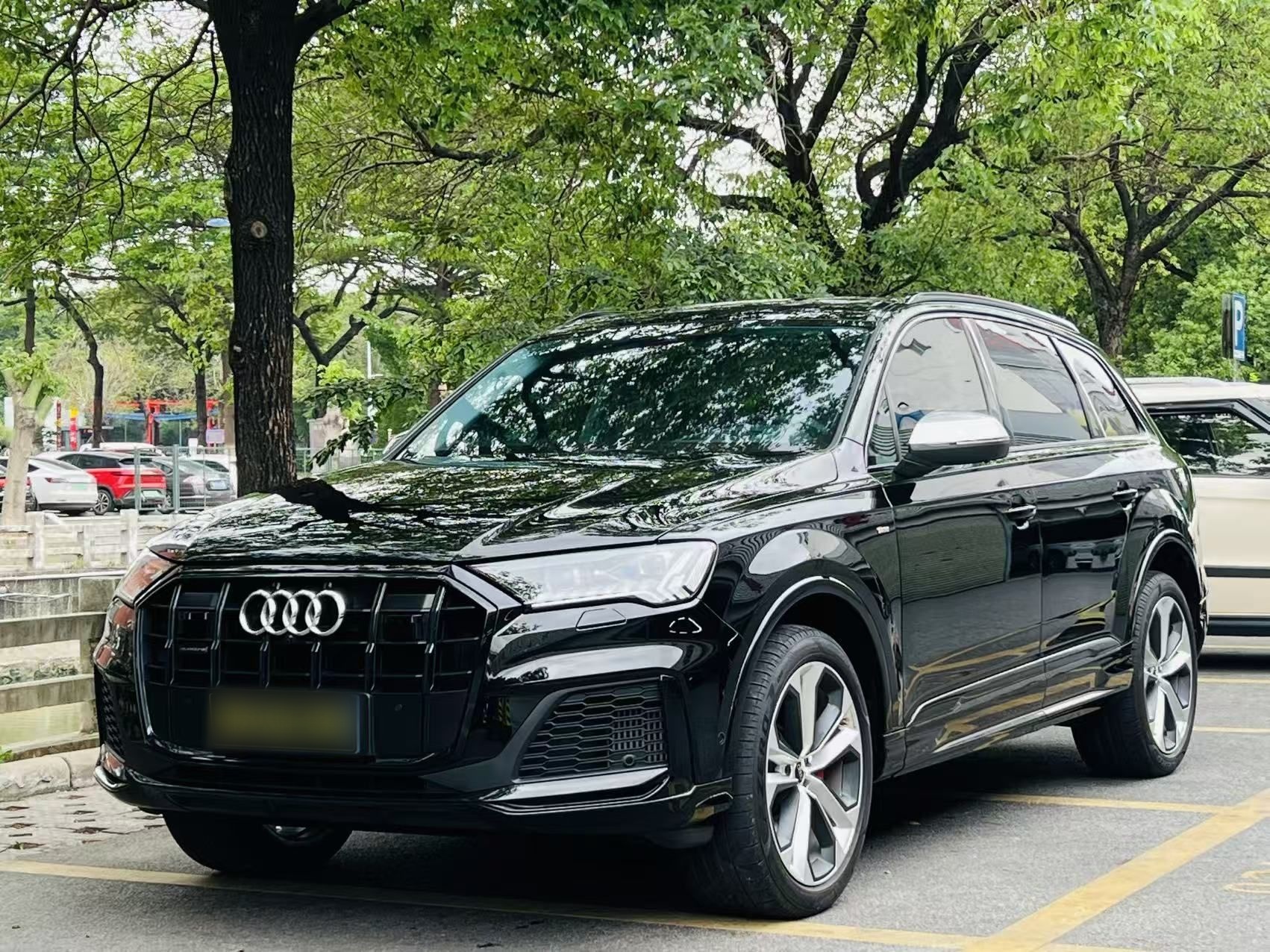 Под передней частью автомобиля