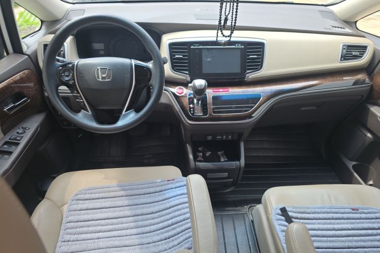 Used Honda Odyssey 2015 Revised 2.4L Luxury Edition Center Console