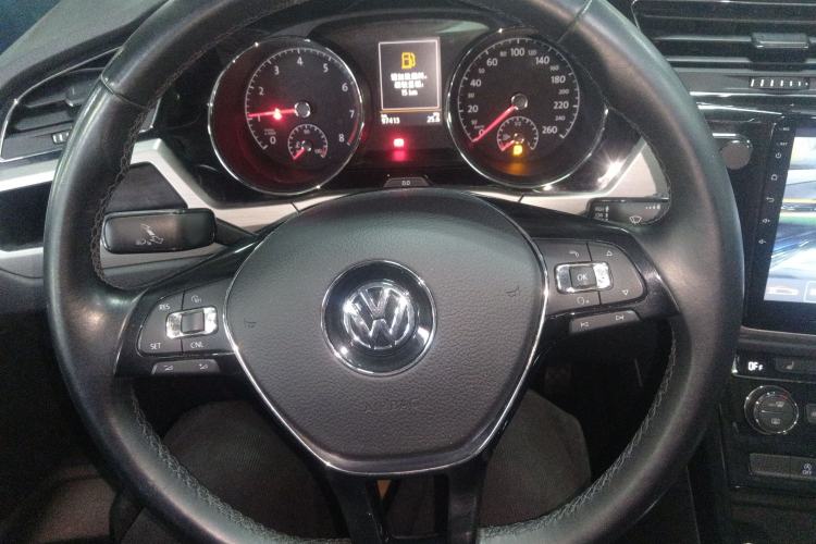 Used Volkswagen Touran 2016 Volkswagen Touran L 330TSI DSG Luxury Edition Steering Wheel