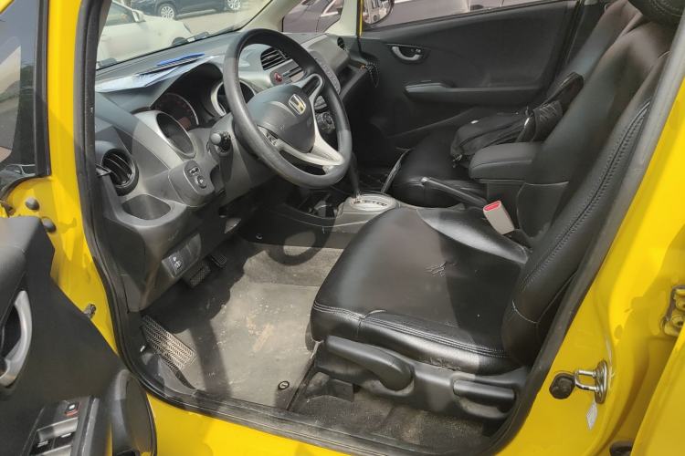 Used Honda Fit 2011 1.3L automatic comfort version
