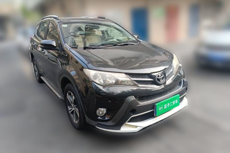 Used Toyota RAV4 2015 2.0L CVT Two-Wheel Drive Fashion Edition Front Right 45 Deg