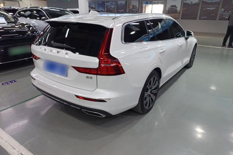 Used Volvo V60 2022 B5 Zhiyuan Luxury Edition
