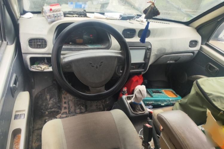 Used Wuling Zhiguang 2010 1.0L New Version Practical Short-Body L2Y Center Console