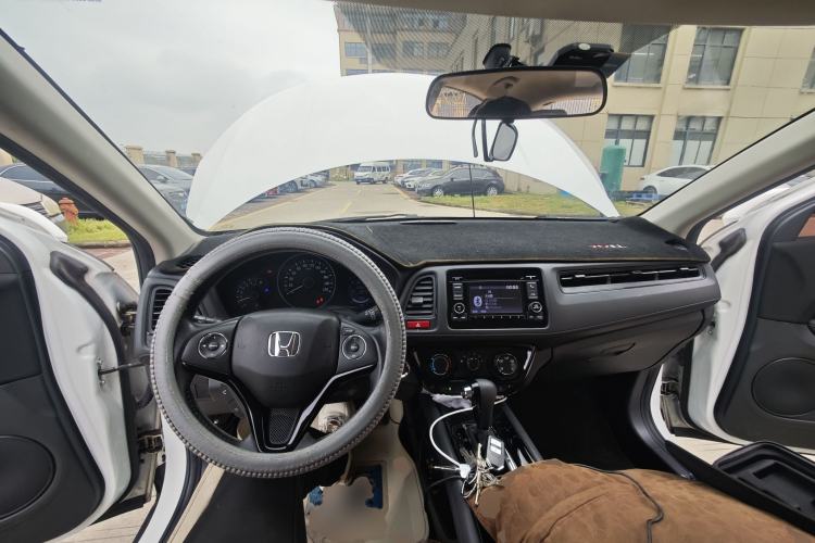 Used Honda Vezel 2018 1.5L CVT 2WD Technology Elite Model Center Console