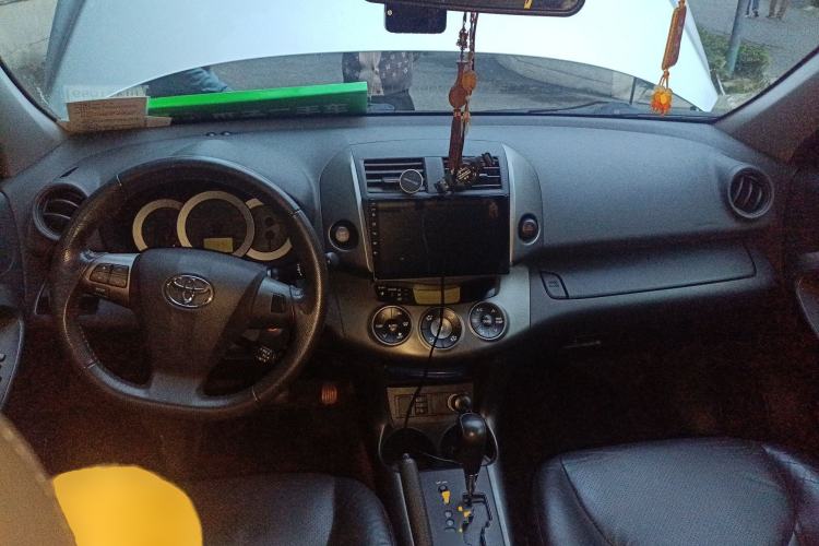 Used Toyota RAV4 2011 2.4L Automatic 4x4 Luxury Edition Center Console