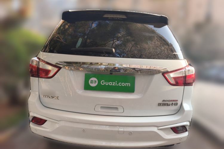 Used Isuzu mu-X 2022 2.0T Gasoline Automatic 4WD Jingyue Trim with 5 Seats