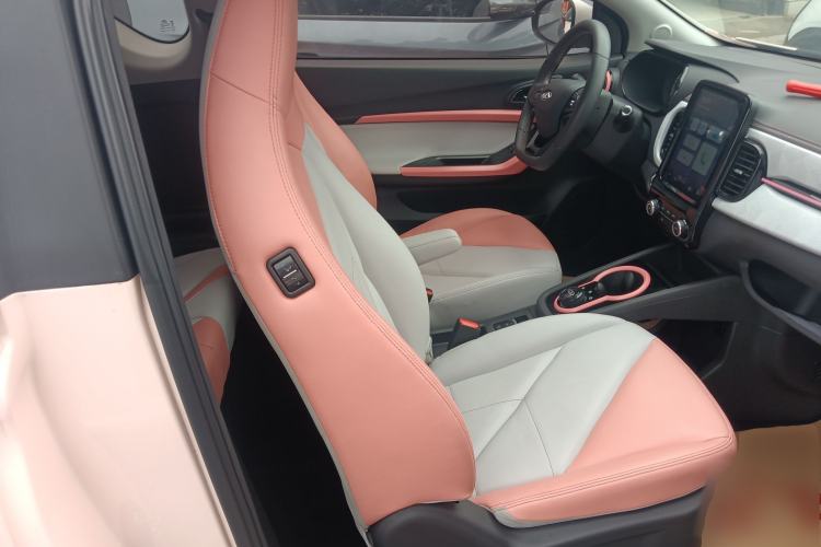 Used Chery QQ Little Ant 2022 Restyled Version Sweet Pink Edition Half-Sugar Version 28.8 kWh 30 kW 301 km Right Front Seat