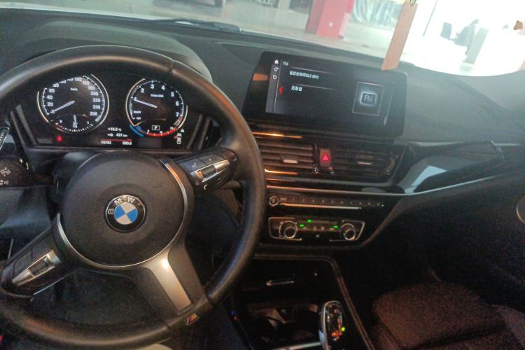 Used BMW 1 Series 2022 120i M Sport Night Edition Center Console